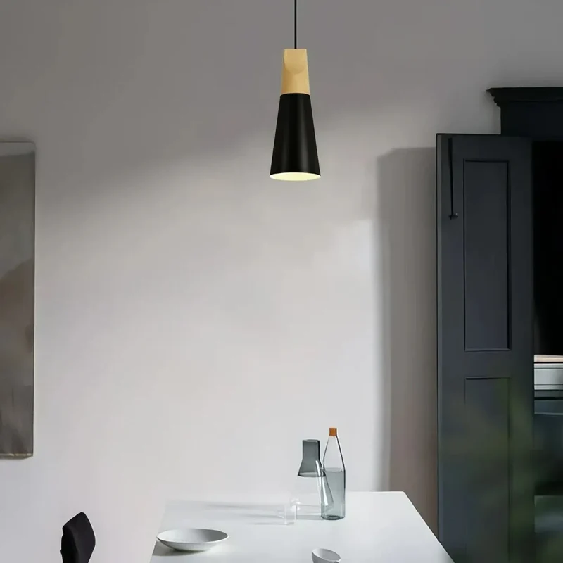 Nordic Pendelleuchte aus Metall und Holz für Esszimmer