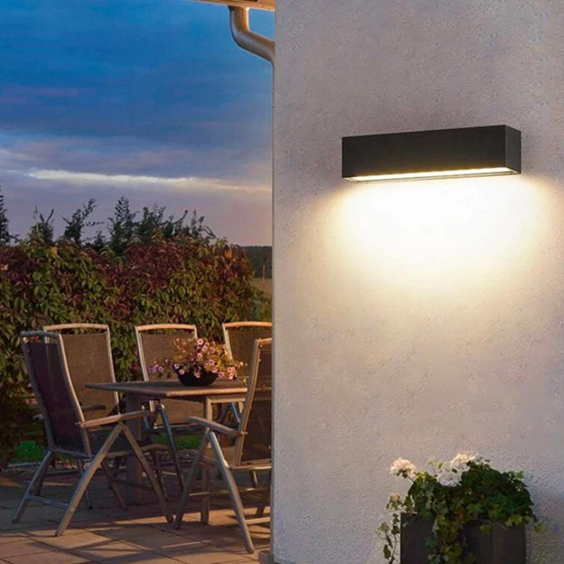 Moderne LED-Wandleuchte für Außen – Zéphiral