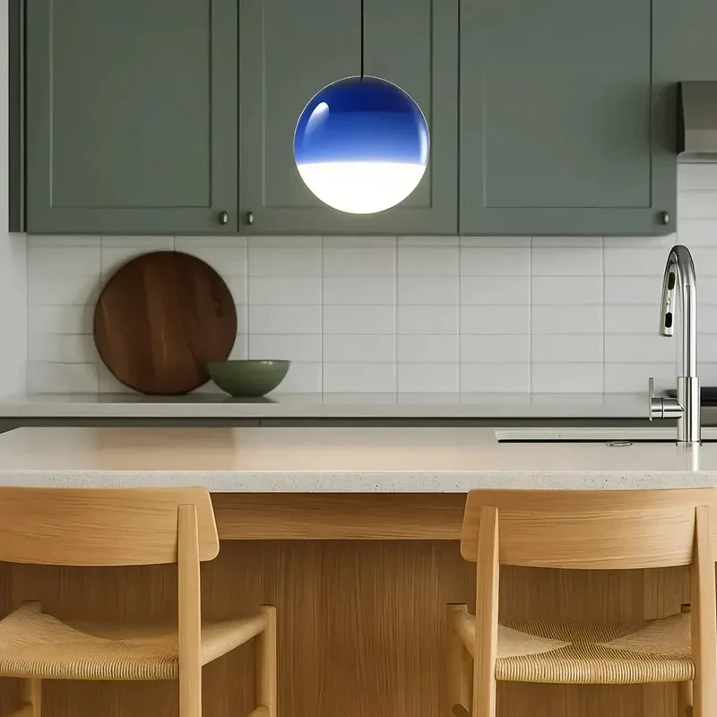 Bunte LED Pendelleuchte Kugel aus Glas für Esszimmer