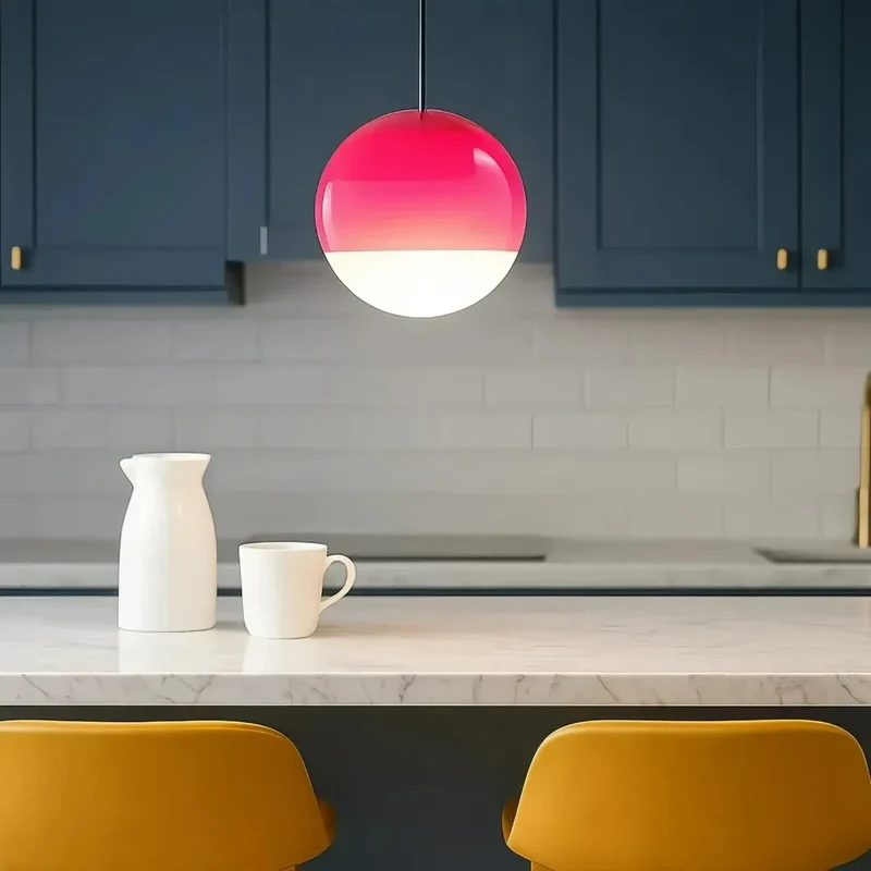 Bunte LED Pendelleuchte Kugel aus Glas für Esszimmer