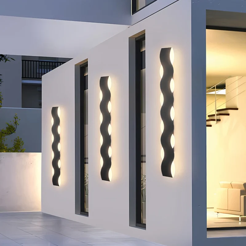 Moderne Außenwandleuchte aus Eisen – Ondulys