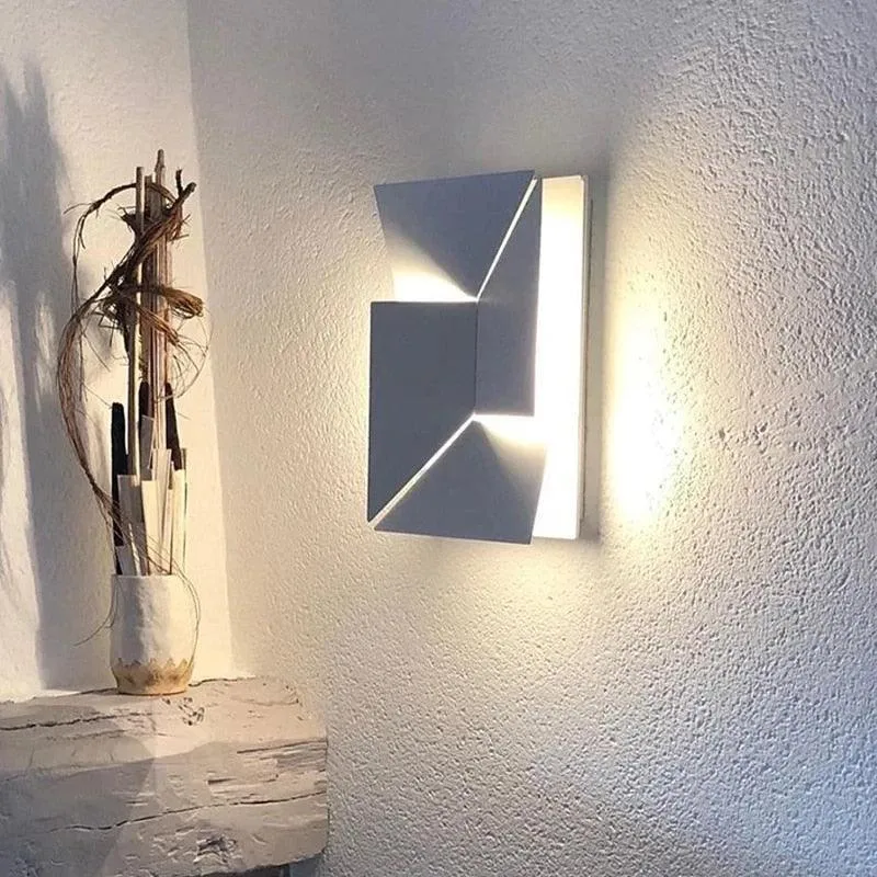Skulpturale Wandleuchte aus Aluminium – Alumiance