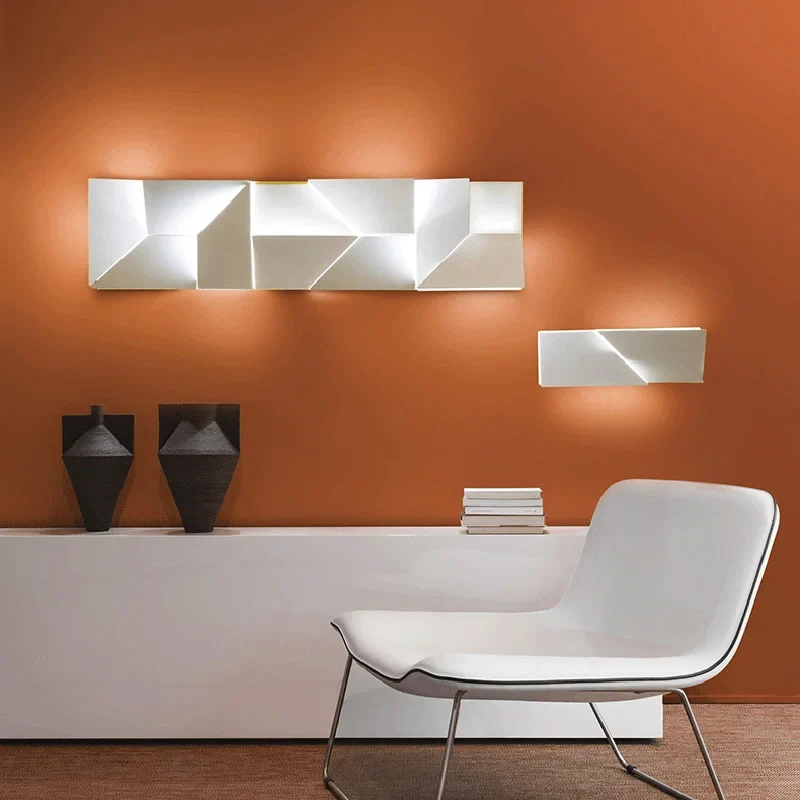 Skulpturale Wandleuchte aus Aluminium – Alumiance