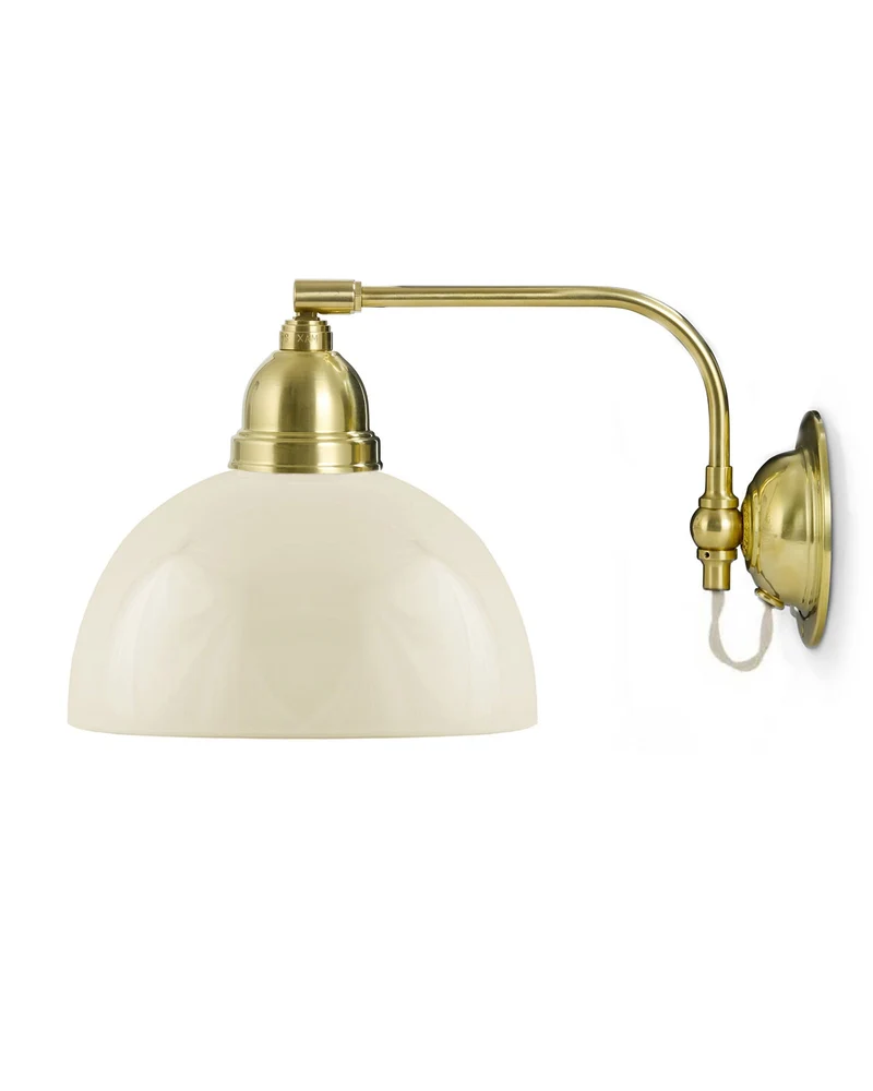 Vägglampa - Gripenberg mässing, benvit halvsfär, vit