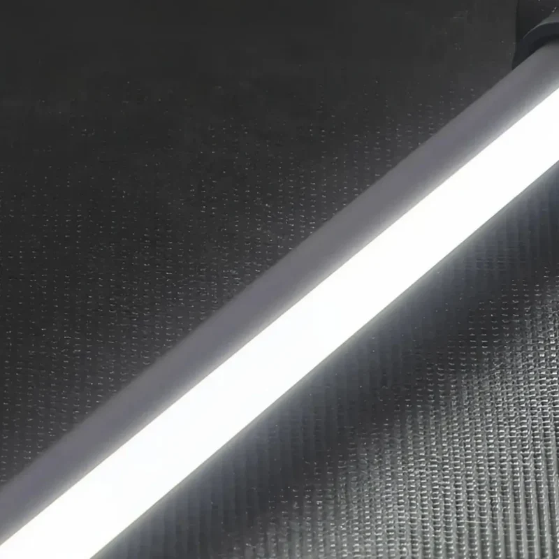 LED Deckenlampe schwarz lang, minimalistisches Design