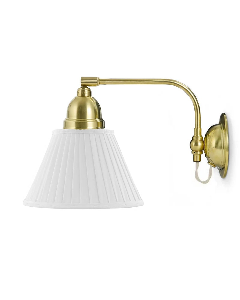 Vägglampa - Gripenberg mässing, vit tygskärm, vit