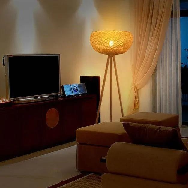 Stehlampe aus Rattan und schwarzem Metall für Wohnzimmer – Rotanique