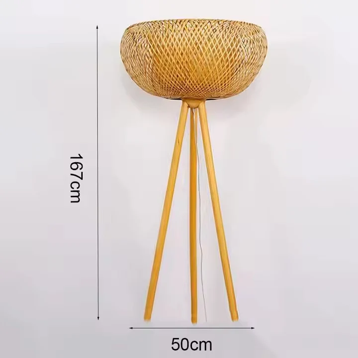 Stehlampe aus Rattan und schwarzem Metall für Wohnzimmer – Rotanique