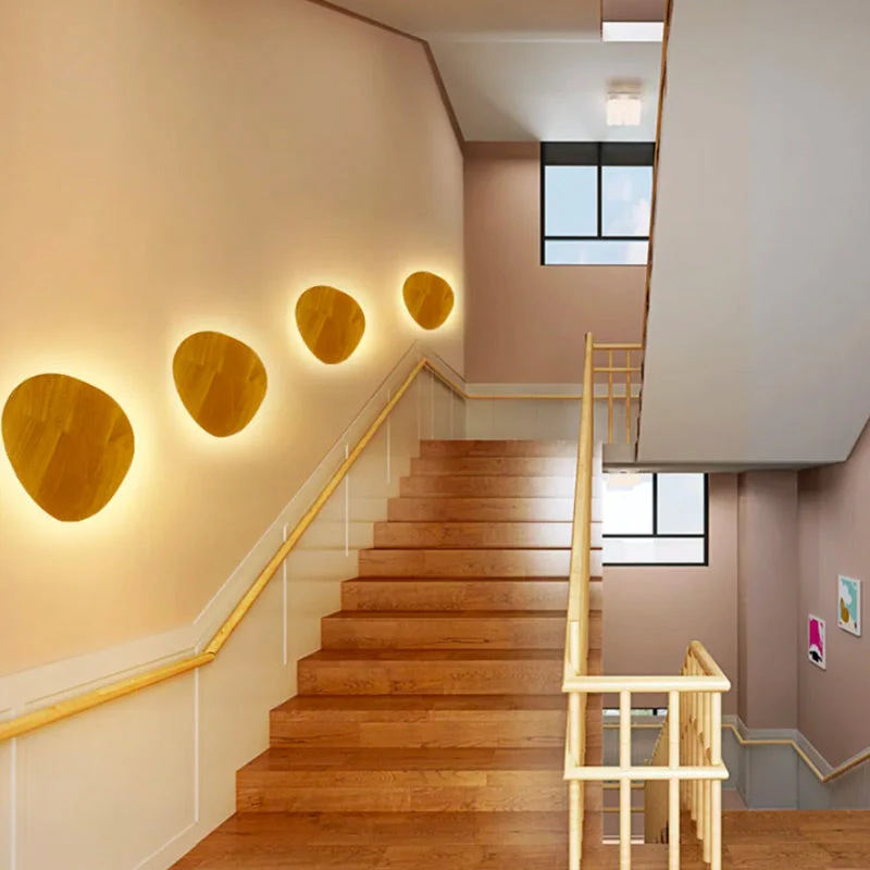 Elegante Wandleuchte aus Holz für Innenräume – Armonille