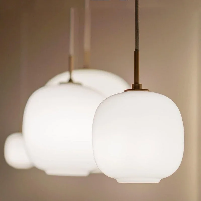 Minimalistische Hängeleuchte aus weißem Glas für die Küche – Solmara
