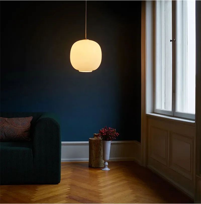 Minimalistische Hängeleuchte aus weißem Glas für die Küche – Solmara
