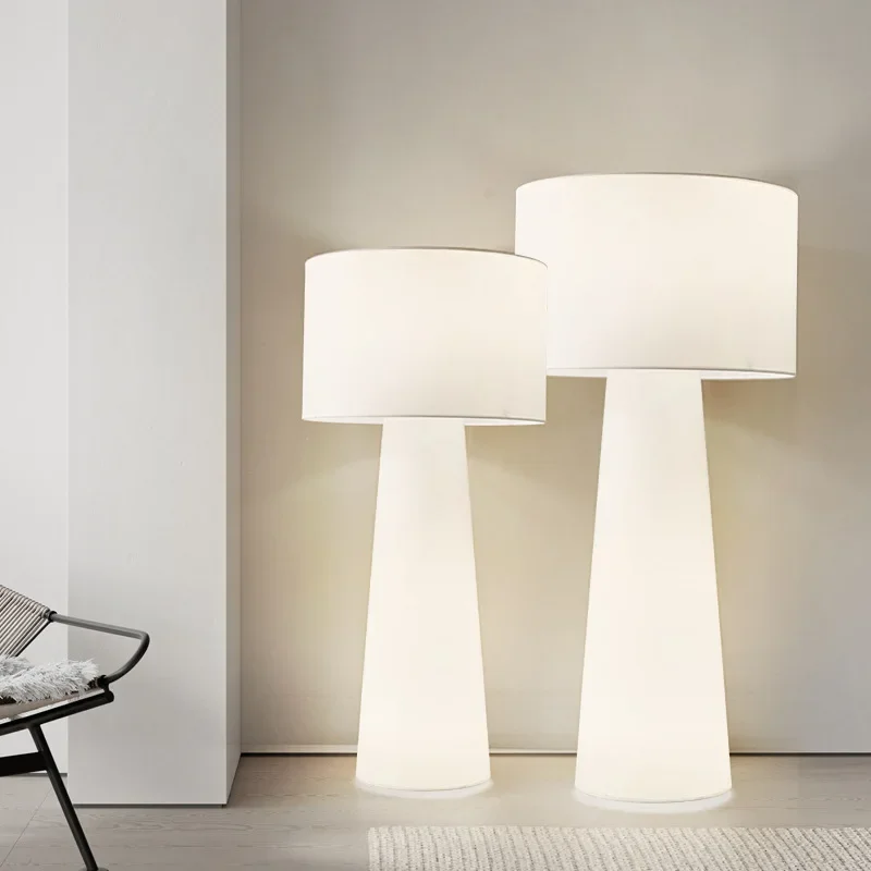 Stehlampe aus Stoff und Eisen im nordischen Design – Armonello