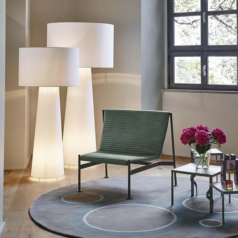 Stehlampe aus Stoff und Eisen im nordischen Design – Armonello
