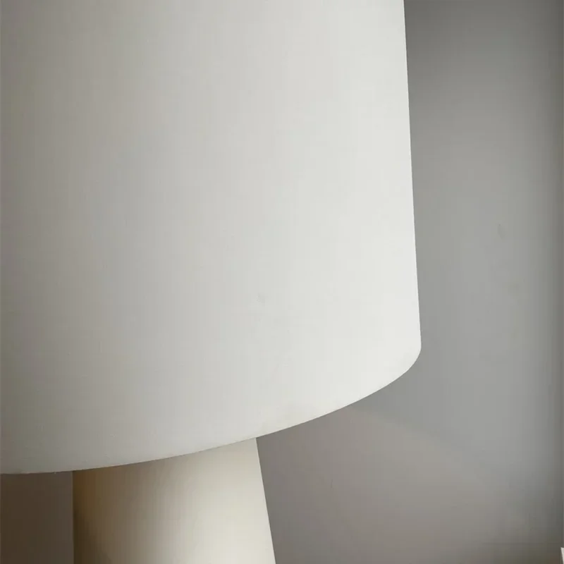 Stehlampe aus Stoff und Eisen im nordischen Design – Armonello