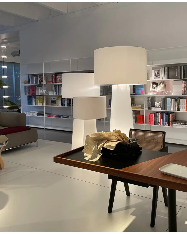 Stehlampe aus Stoff und Eisen im nordischen Design – Armonello
