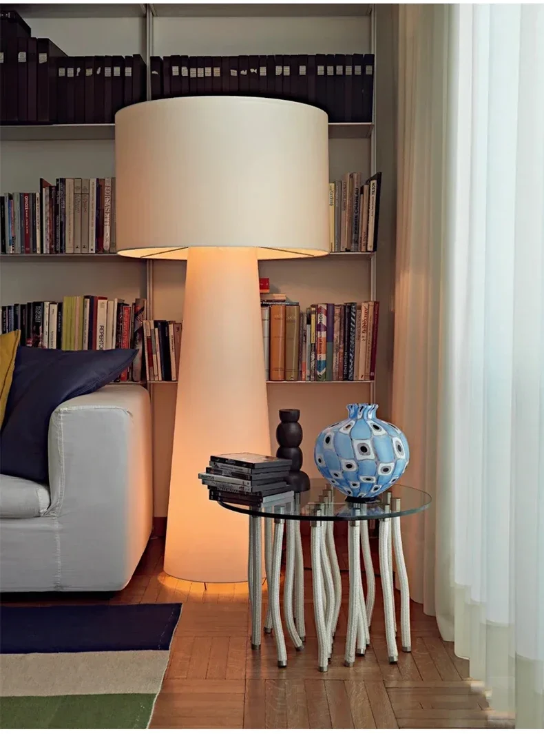 Stehlampe aus Stoff und Eisen im nordischen Design – Armonello
