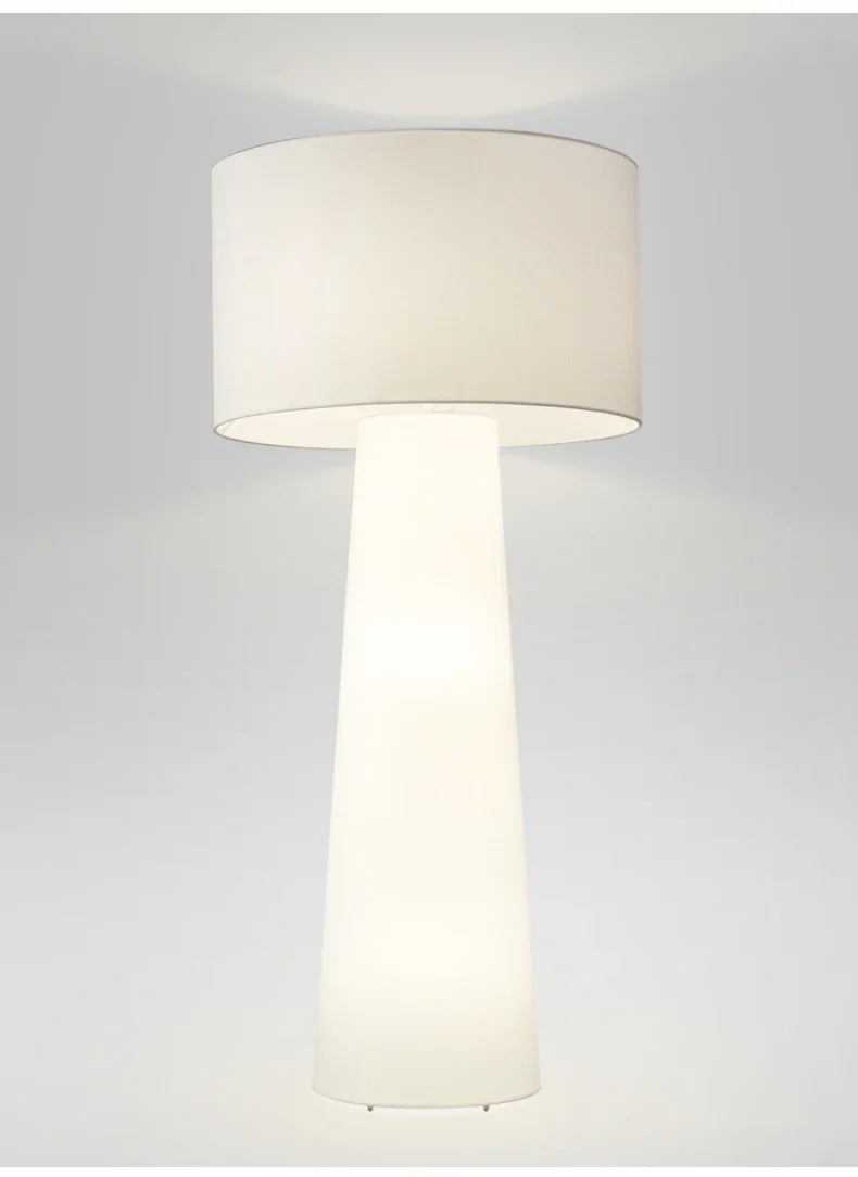 Stehlampe aus Stoff und Eisen im nordischen Design – Armonello