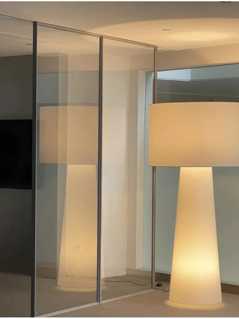 Stehlampe aus Stoff und Eisen im nordischen Design – Armonello