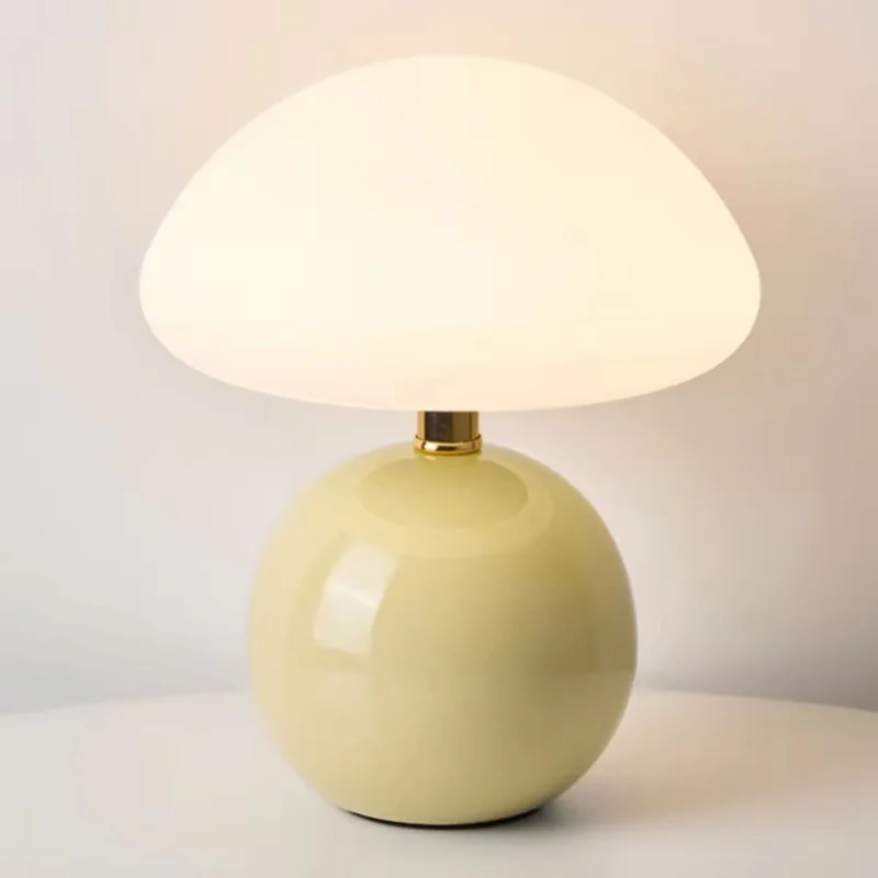 Keramische Tischlampe in Creme für Schlafzimmer – Aureolys