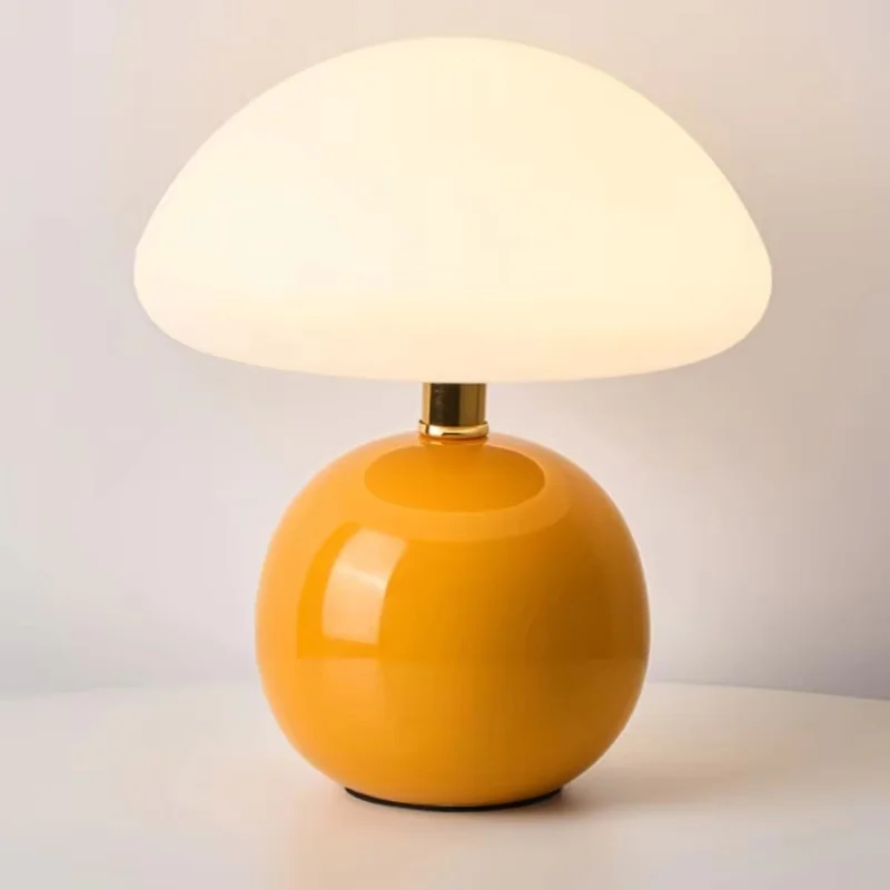 Keramische Tischlampe in Creme für Schlafzimmer – Aureolys