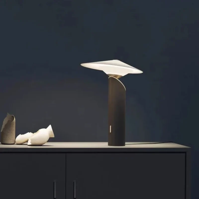 Klassische Metall-Tischlampe für Schlafzimmer – Bellarte