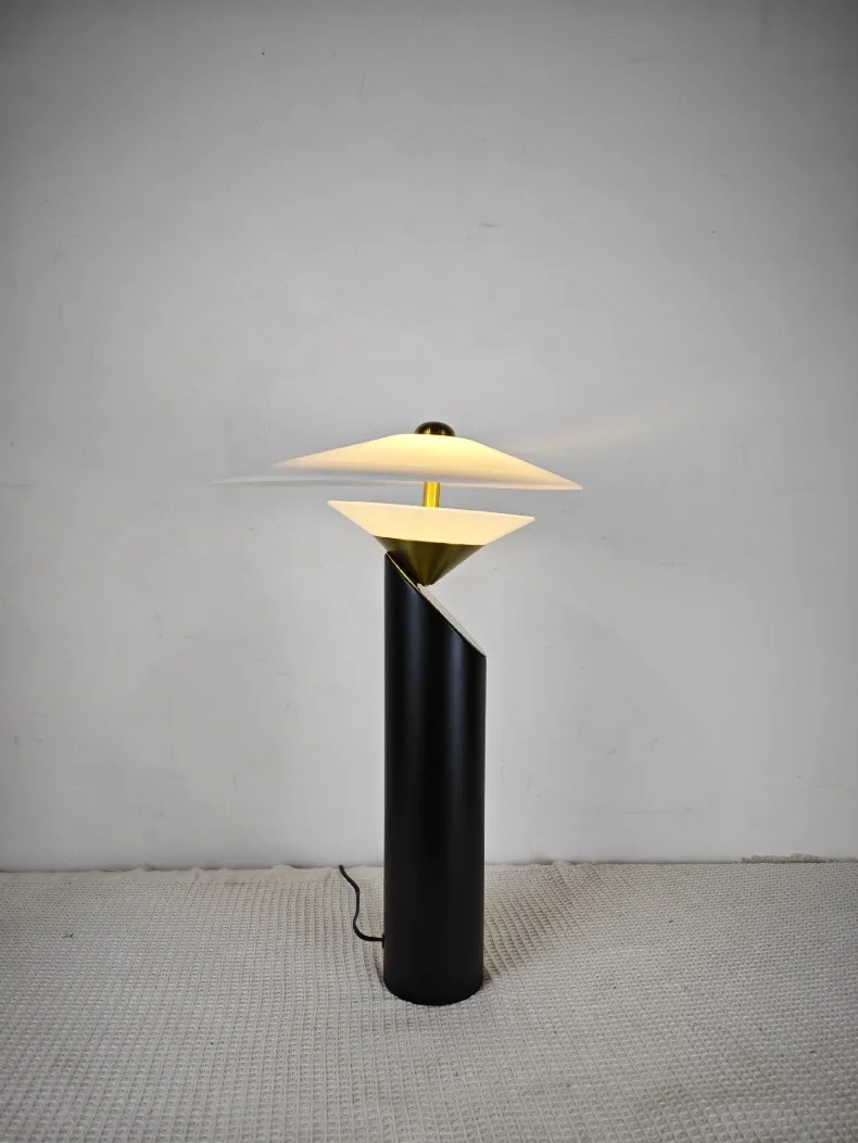 Klassische Metall-Tischlampe für Schlafzimmer – Bellarte