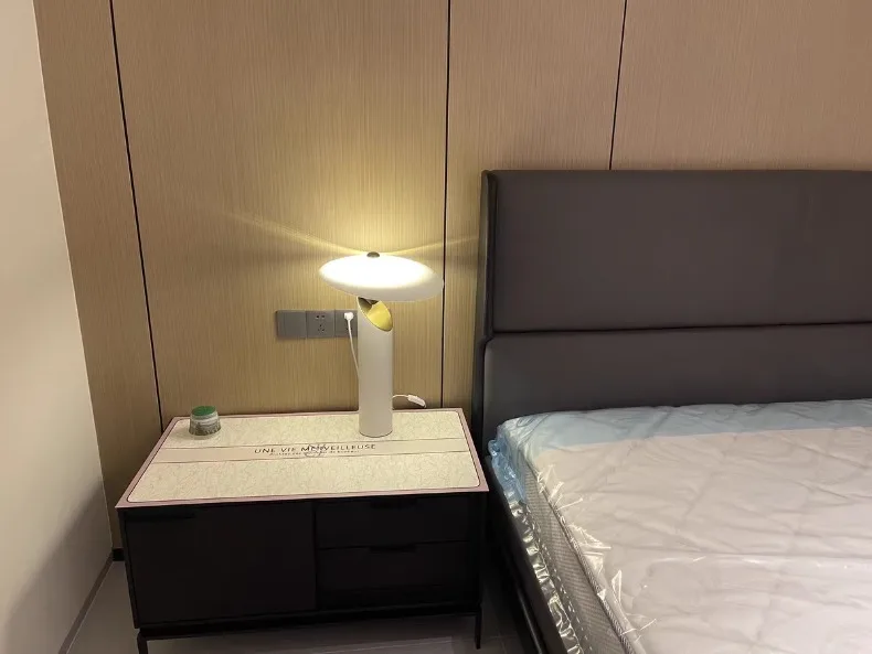 Klassische Metall-Tischlampe für Schlafzimmer – Bellarte