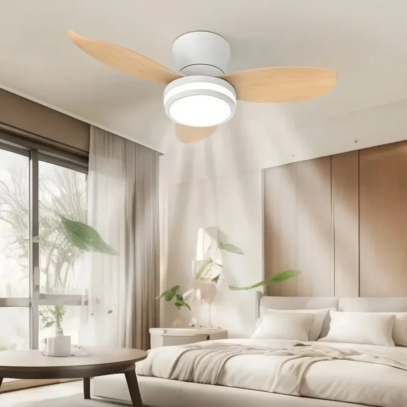 Moderner 3-flügeliger Deckenventilator mit Licht und Fernbedienung