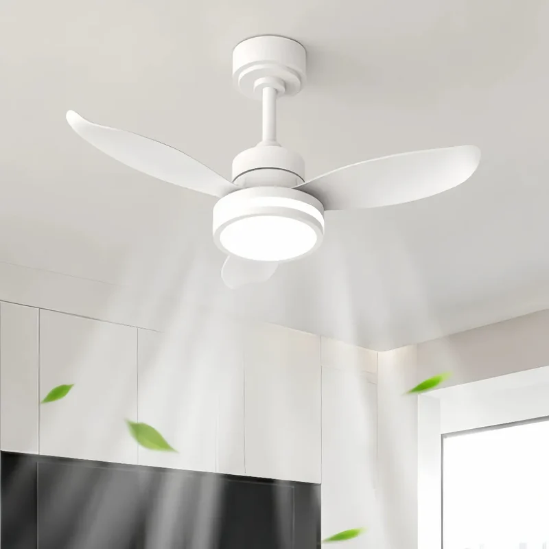 Moderner 3-flügeliger Deckenventilator mit Licht und Fernbedienung
