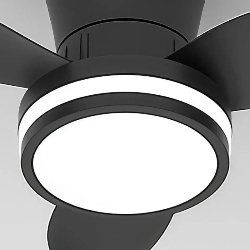 Moderner 3-flügeliger Deckenventilator mit Licht und Fernbedienung