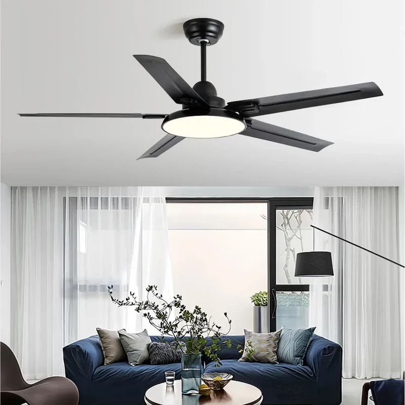 Moderner Deckenventilator mit Licht und 5 Flügeln