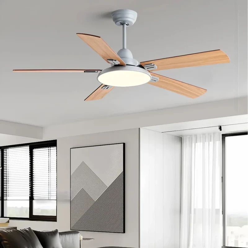 Moderner Deckenventilator mit Licht und 5 Flügeln