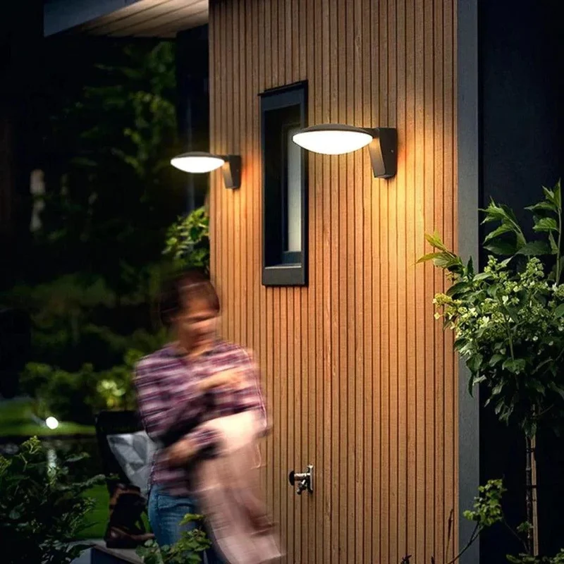 Solarwandleuchte im Untertassen-Design – Arthemysia