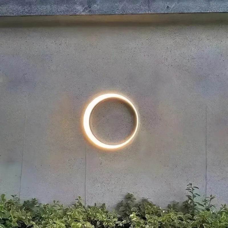 Flache LED-Außenwandleuchte im Ringdesign, Schwarz