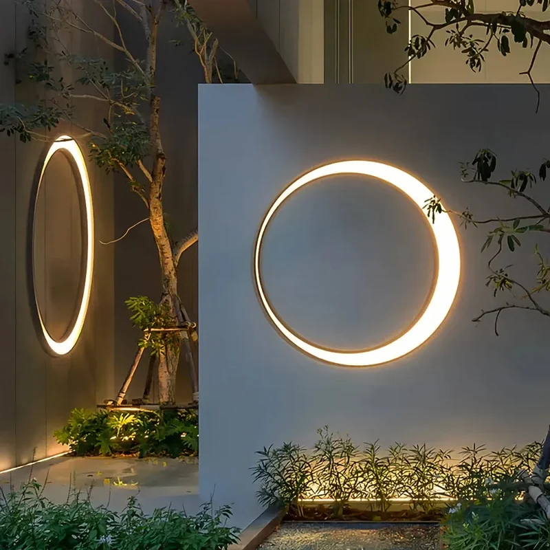 Flache LED-Außenwandleuchte im Ringdesign, Schwarz