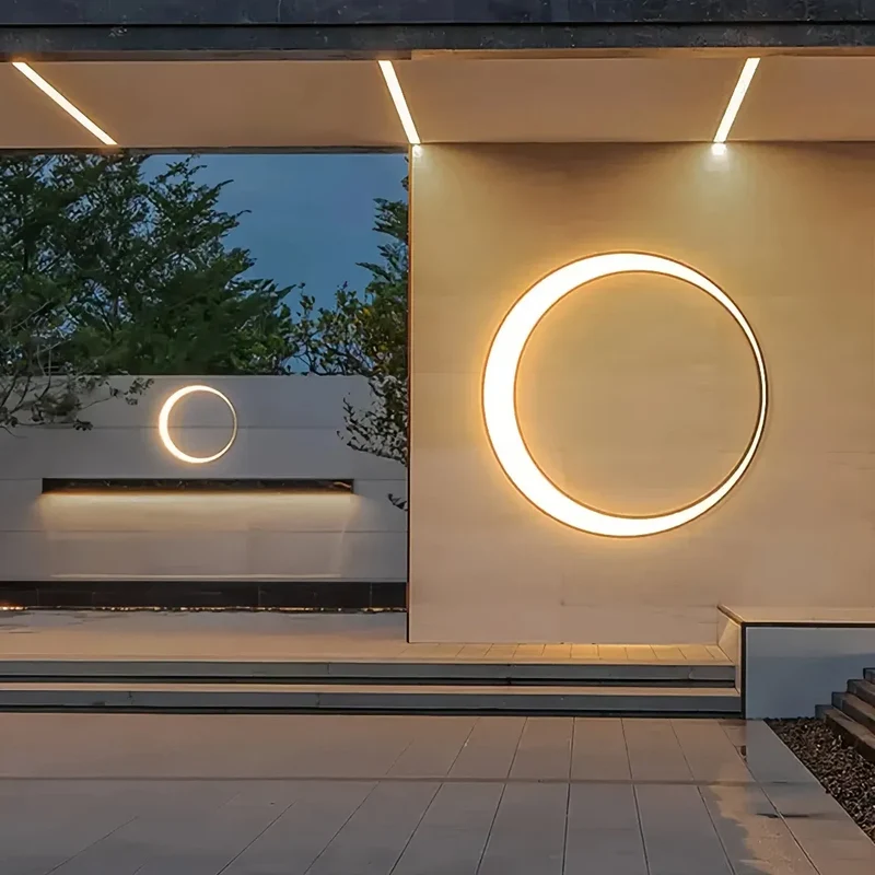 Flache LED-Außenwandleuchte im Ringdesign, Schwarz