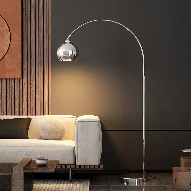 LED-Stehlampe Chrom poliert, dimmbar – Tripotys