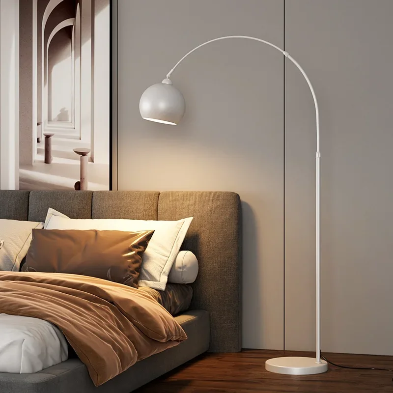 LED-Stehlampe Chrom poliert, dimmbar – Tripotys