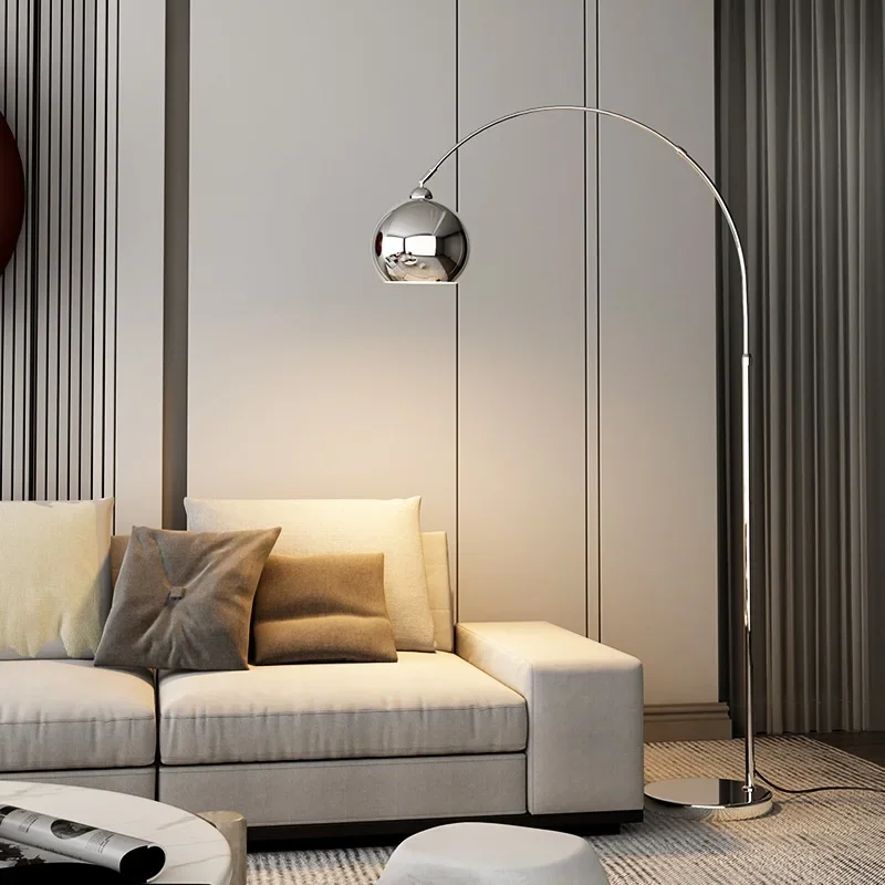 LED-Stehlampe Chrom poliert, dimmbar – Tripotys