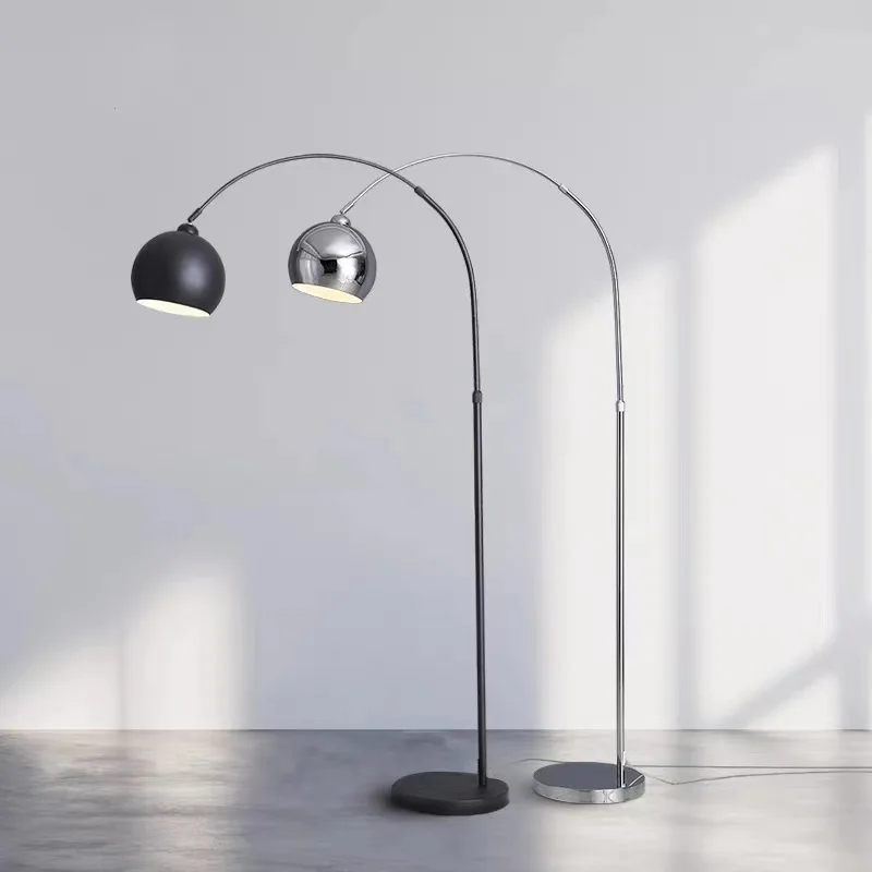 LED-Stehlampe Chrom poliert, dimmbar – Tripotys