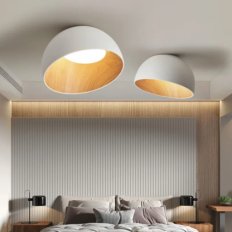 Moderne Deckenleuchte aus schwarzem Metall und Holz – Maderique