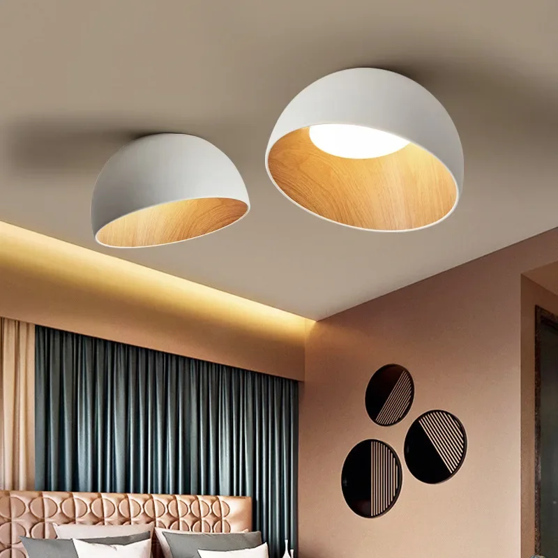 Moderne Deckenleuchte aus schwarzem Metall und Holz – Maderique