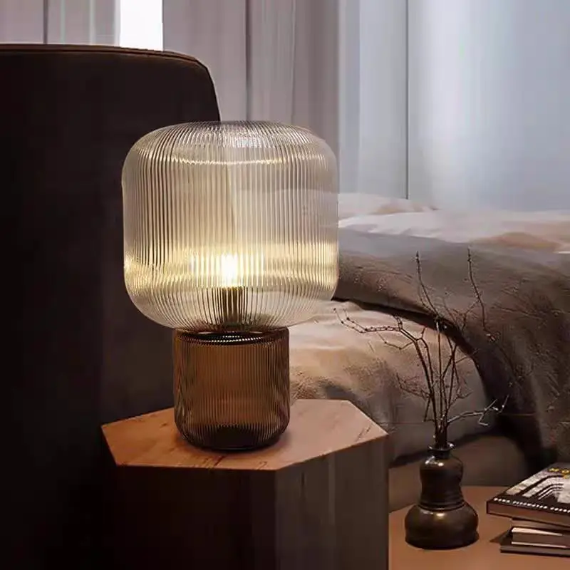 Minimalistische Glas-Tischlampe für Schlafzimmer – Armoniqui