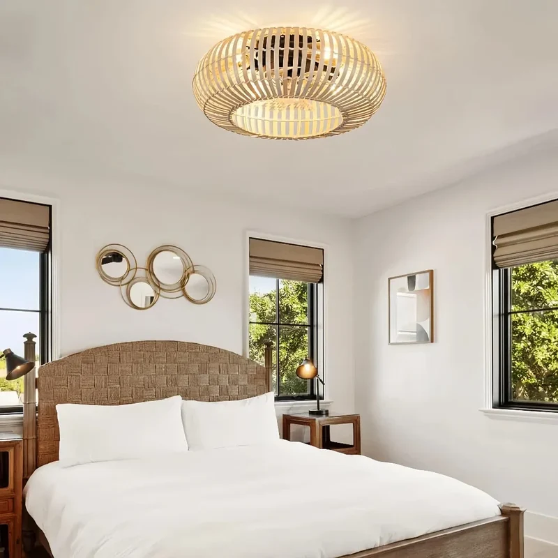 Leiser Deckenventilator mit Licht aus Bambusgeflecht
