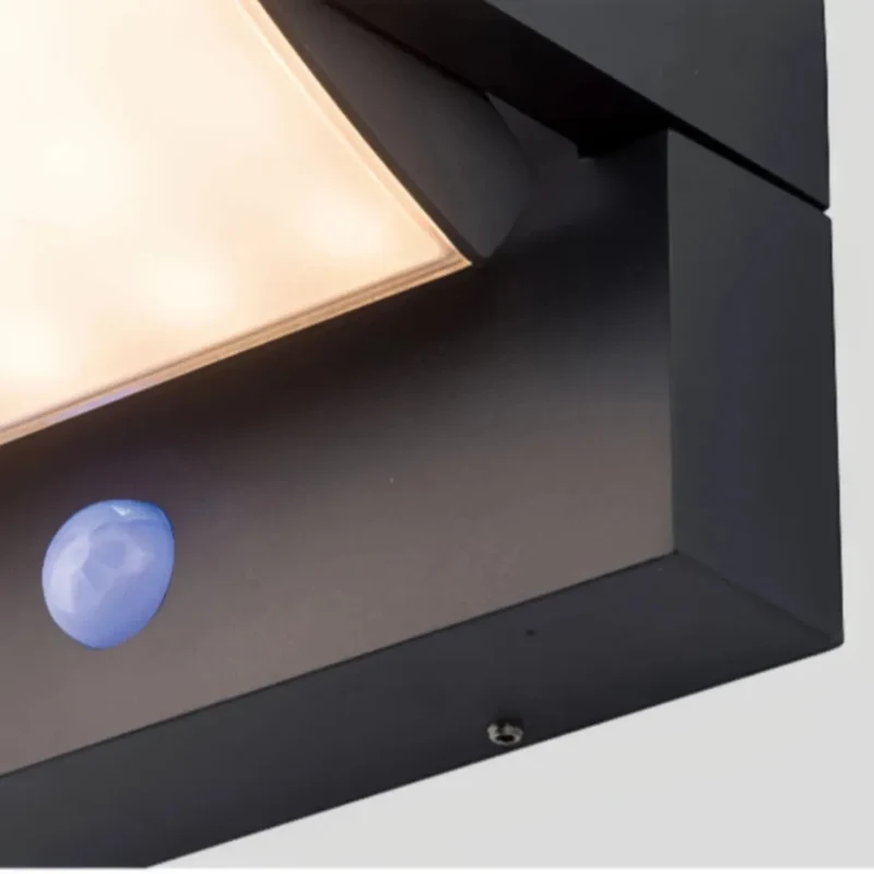 Moderne LED Außenwandleuchte mit Sensor, IP65, Schwarz