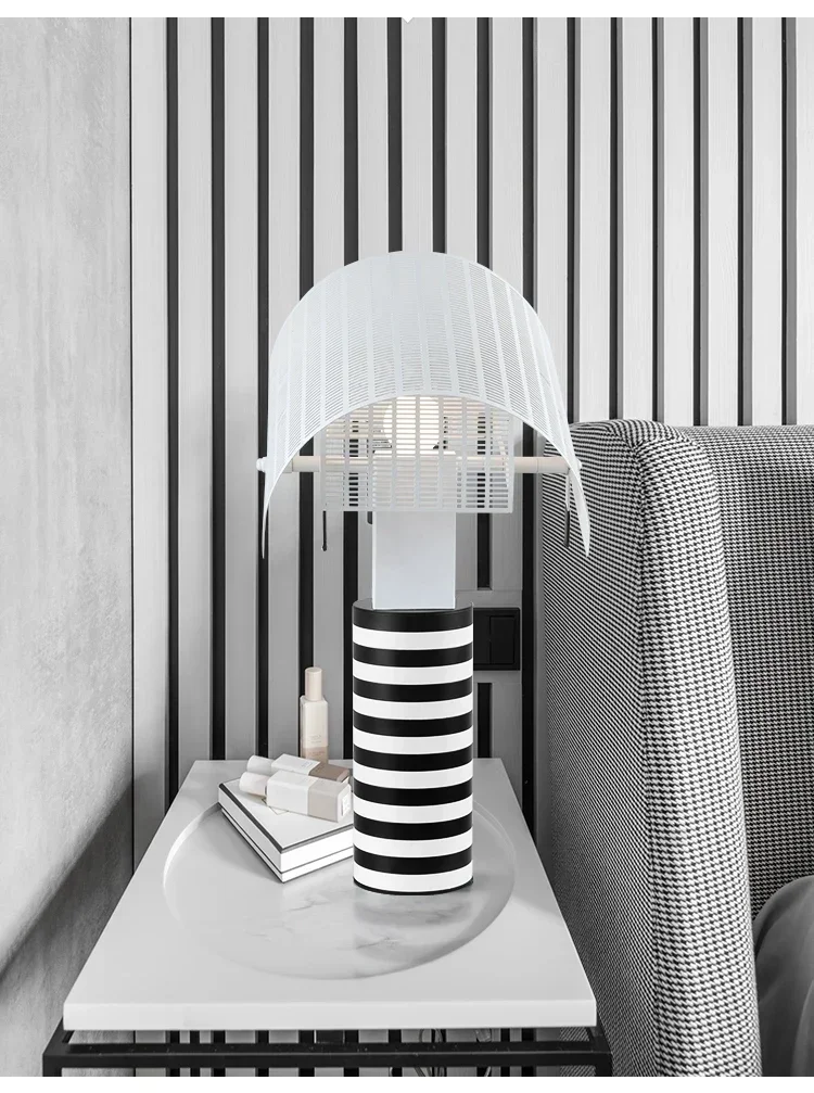 Moderne Schwarz-Weiß Pendelleuchte für Wohnzimmer – Zébrano