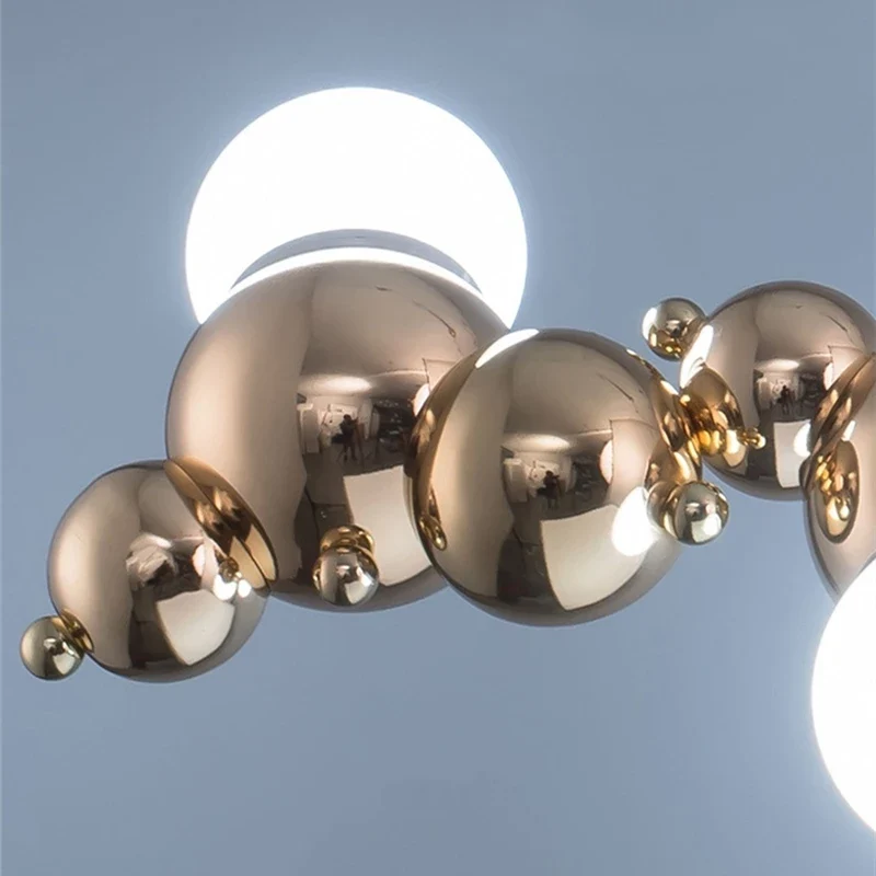 LED-Pendelleuchte aus goldenem Metall mit Blasenglas – Citrona
