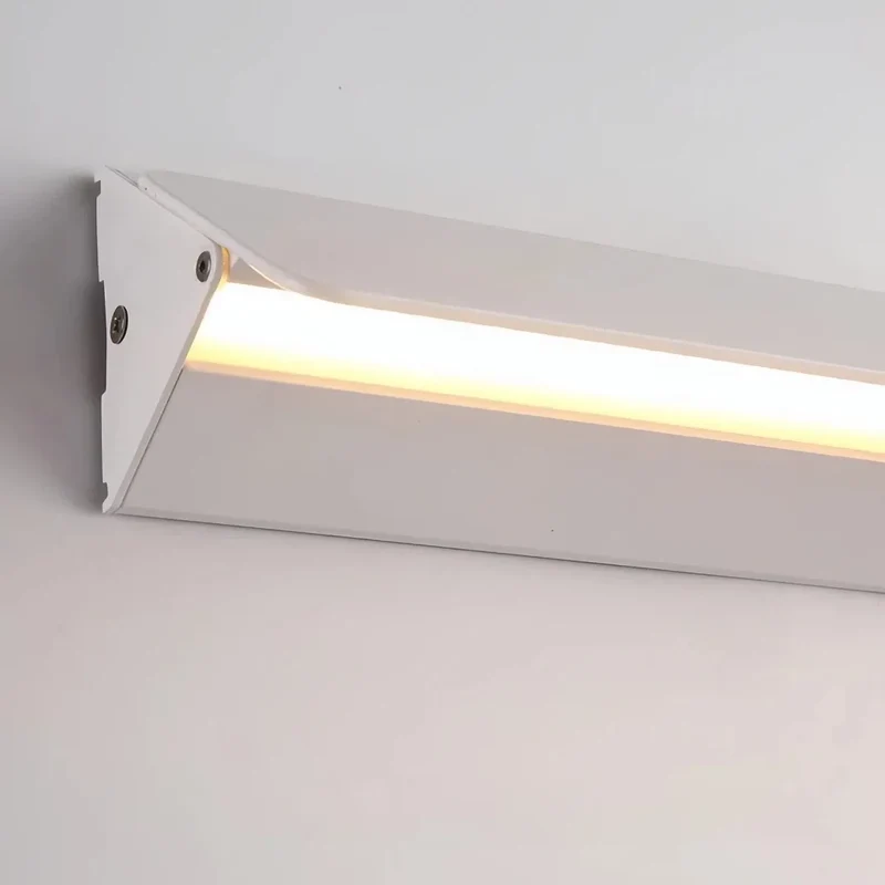Weiße rechteckige Wandlampe aus Metall für den Innenbereich