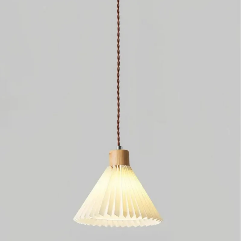 Vintage Pendelleuchte aus Stoff und Holz für das Esszimmer