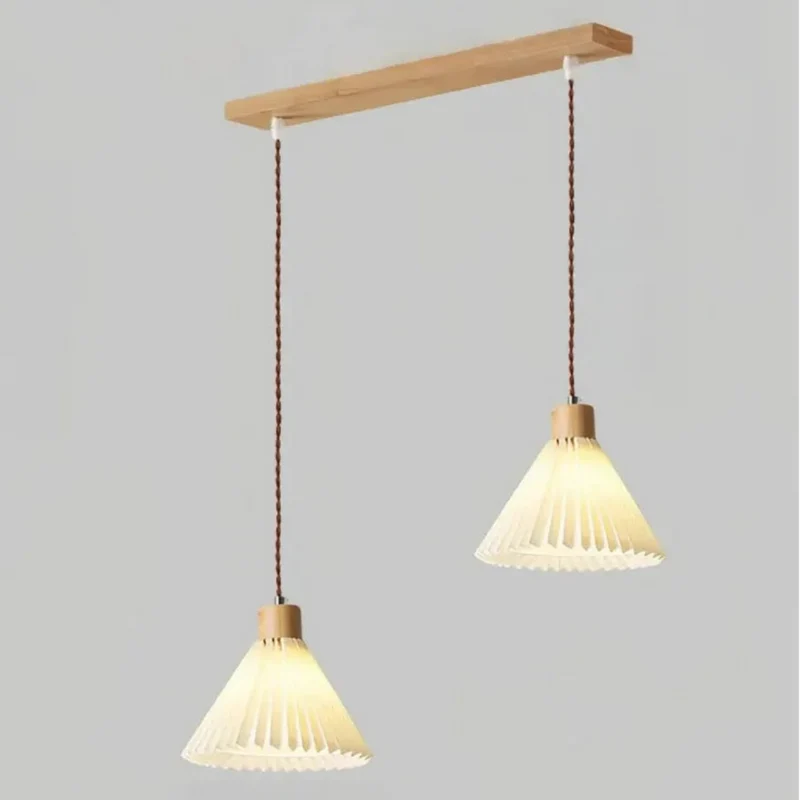 Vintage Pendelleuchte aus Stoff und Holz für das Esszimmer